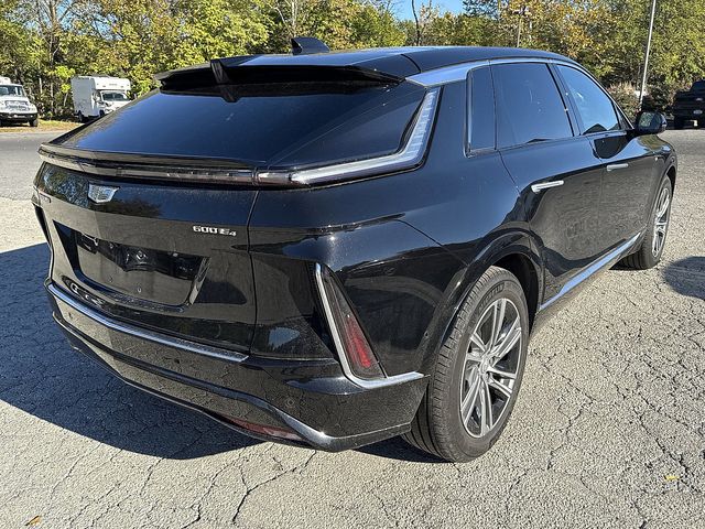 2024 Cadillac Lyriq Luxury photo 3