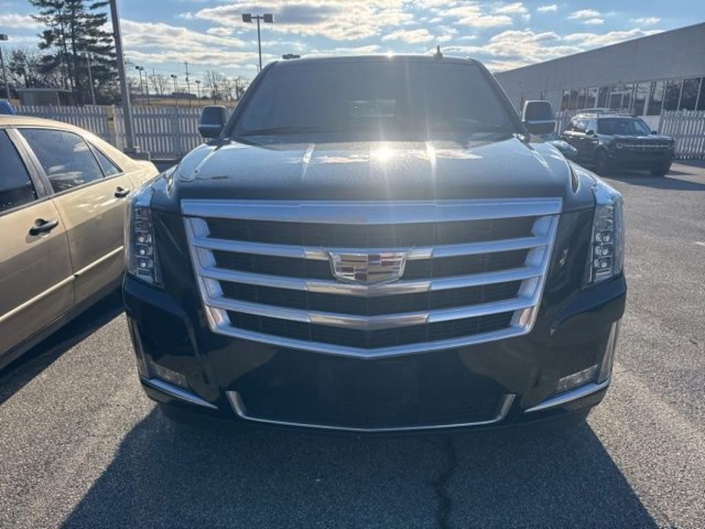 Used 2018 Cadillac Escalade Luxury SUV