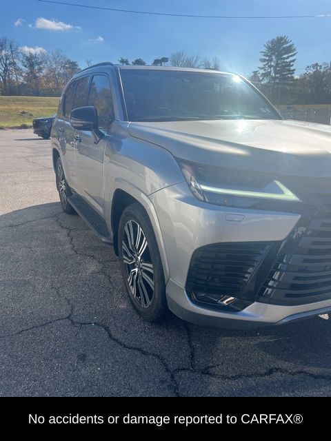 2023 Lexus LX 600 Luxury photo 3