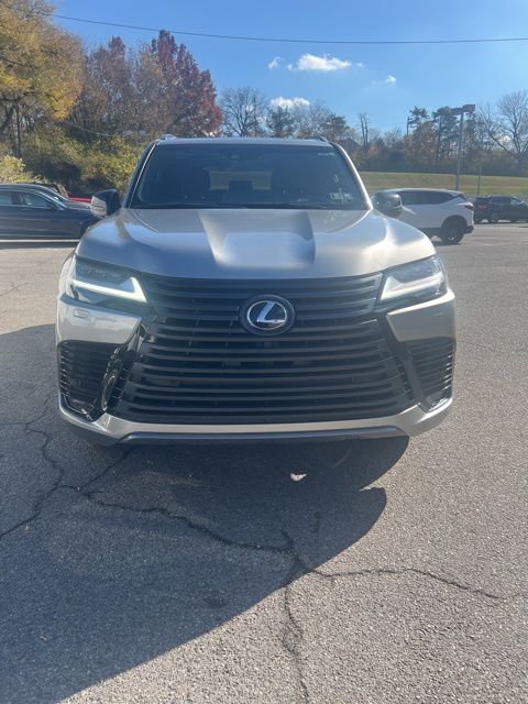 2023 Lexus LX 600 Luxury photo 4