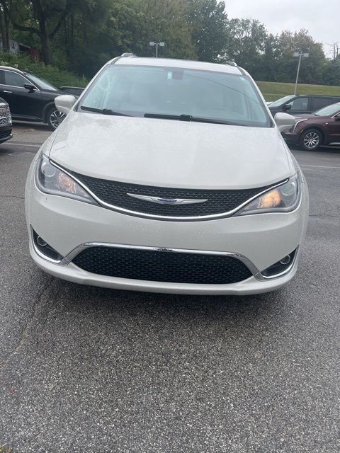 2020 Chrysler Pacifica Touring Plus photo 2