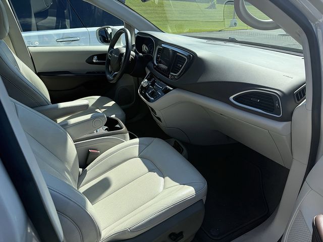 2020 Chrysler Pacifica Touring Plus photo 3