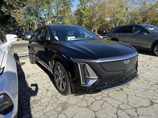 2024 Cadillac Lyriq Luxury photo 2