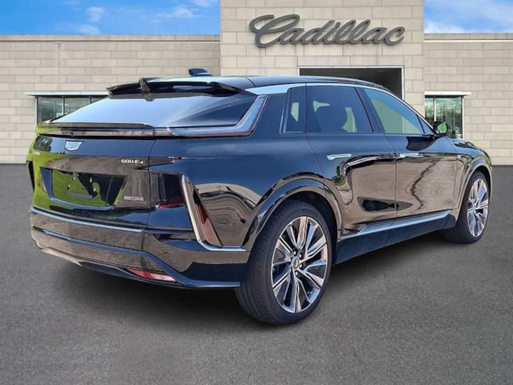 New 2026 CADILLAC LYRIQ Signature Luxury SUV