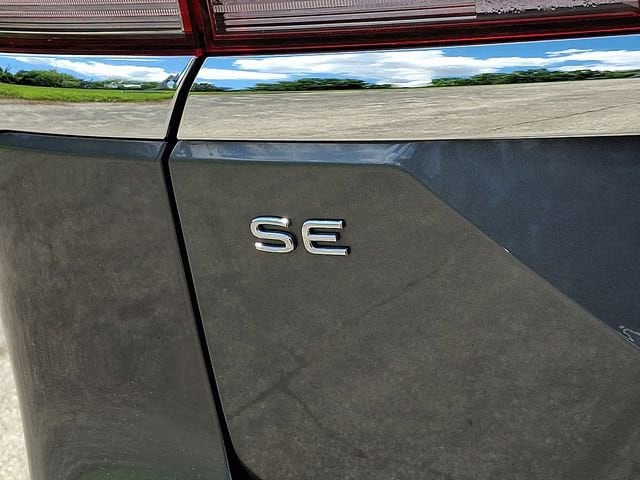 2025 Volkswagen Atlas SE w/Tech - Photo 32