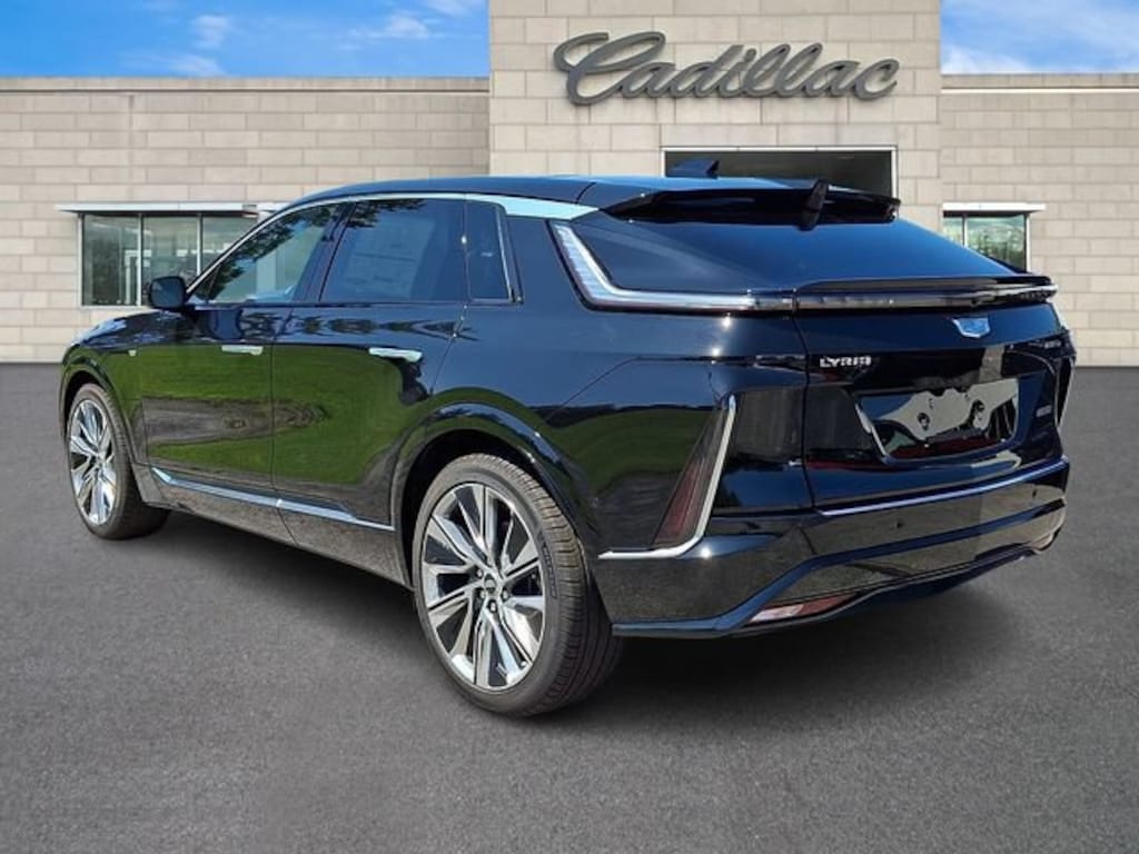 New 2026 CADILLAC LYRIQ Signature Luxury SUV