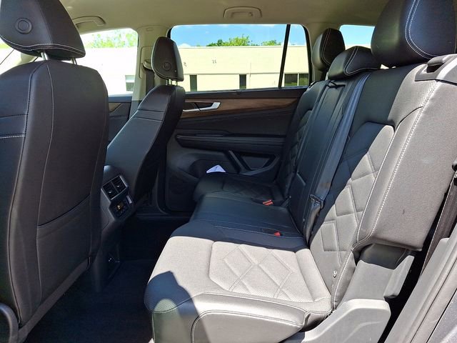 2025 Volkswagen Atlas SE w/Tech - Photo 13