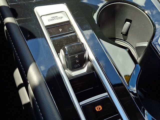 2025 Volkswagen Atlas SE w/Tech - Photo 17