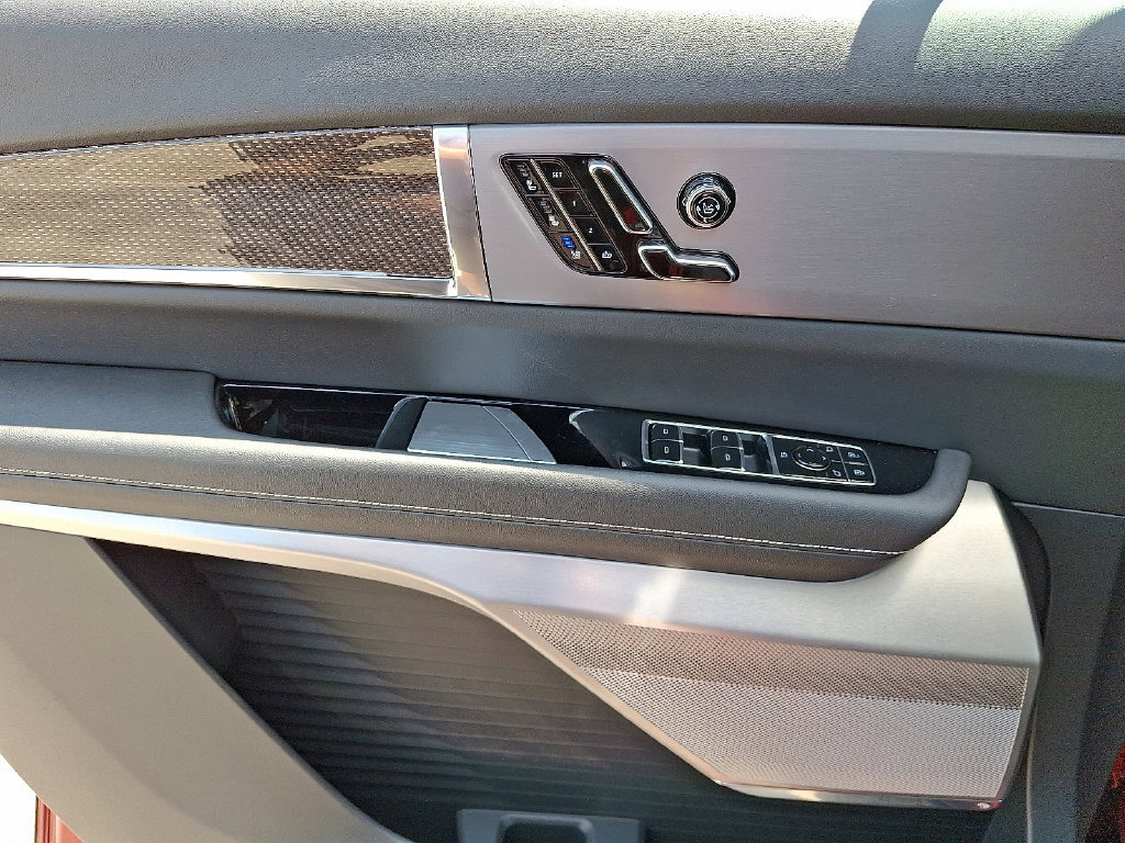 2026 Cadillac VISTIQ Sport - Photo 8