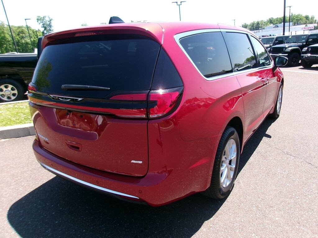 New 2027 Chrysler Pacifica Select Passenger Van