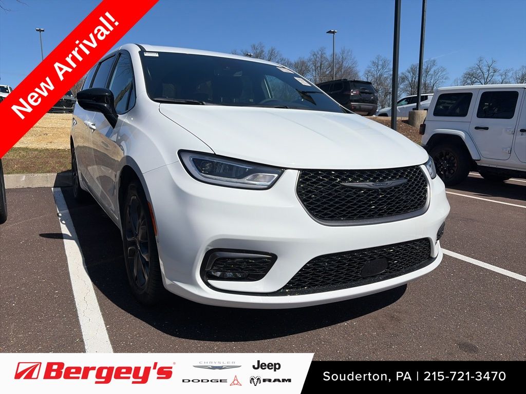 2026 Chrysler Pacifica Select