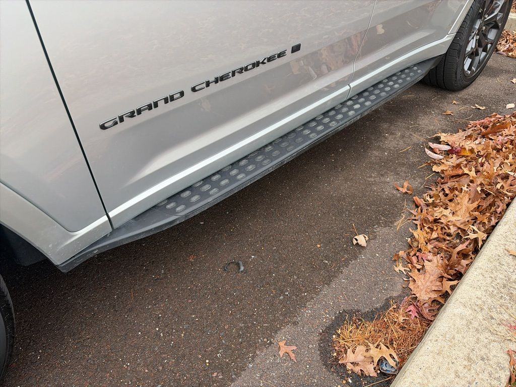 2024 Jeep Grand Cherokee L Summit Reserve photo 3