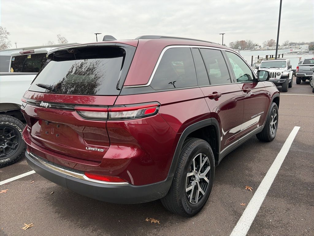 2025 Jeep Grand Cherokee Limited photo 4