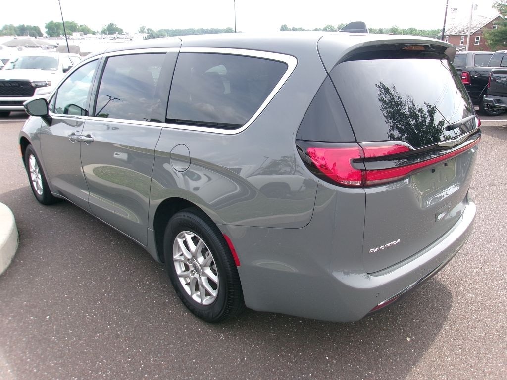 Certified 2025 Chrysler Pacifica Select Minivan/Van