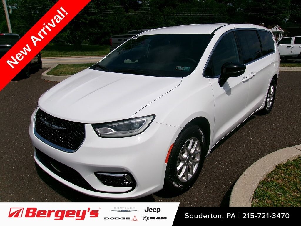 Certified 2025 Chrysler Pacifica Select Minivan/Van