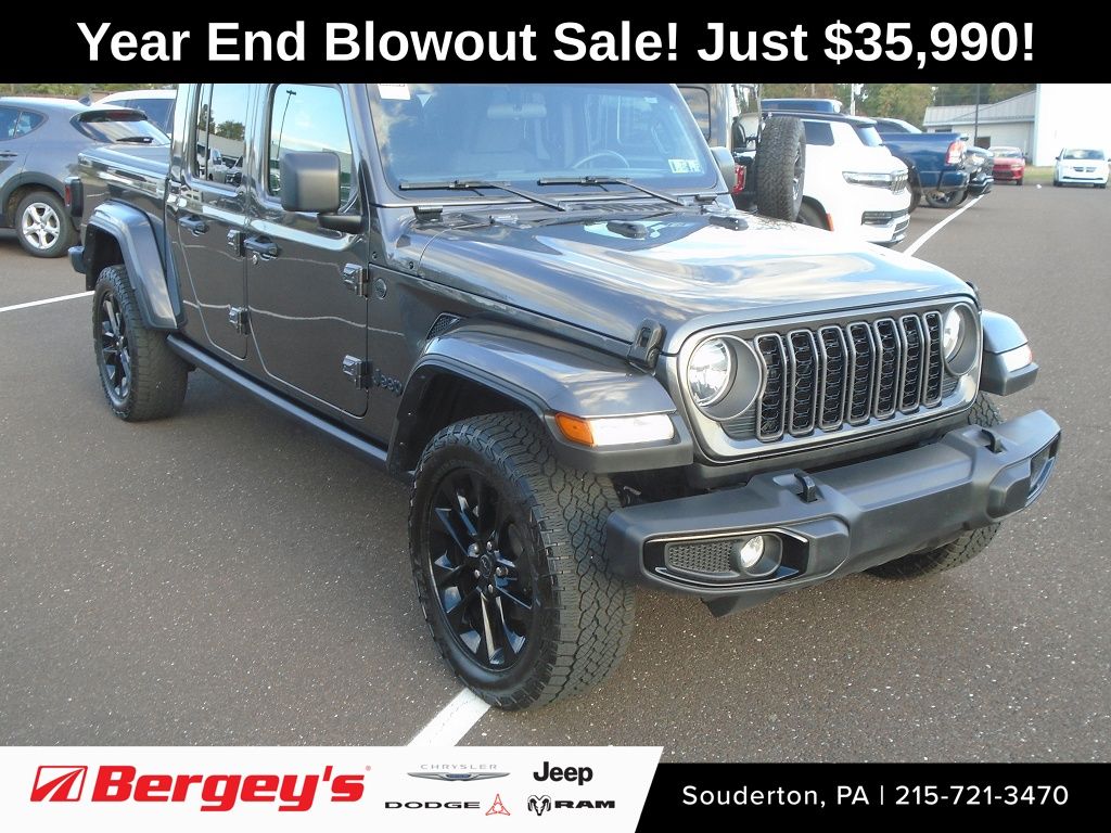 2024 Jeep Gladiator Nighthawk's photo