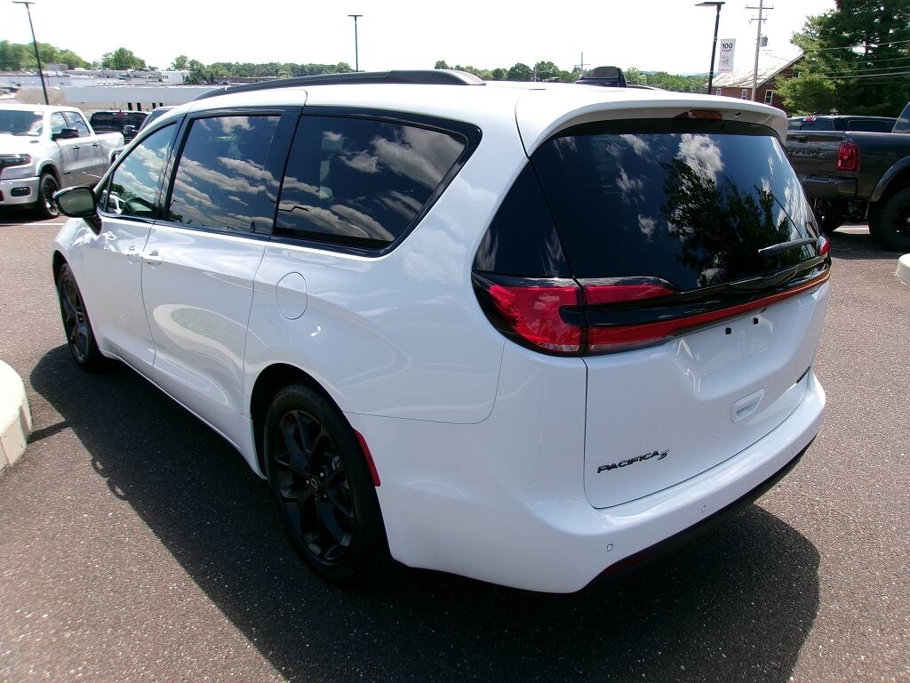 Certified 2025 Chrysler Pacifica Limited Minivan/Van