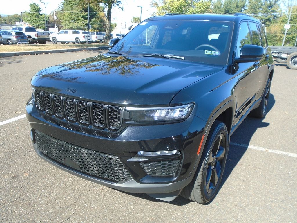 2024 Jeep Grand Cherokee Limited photo 4