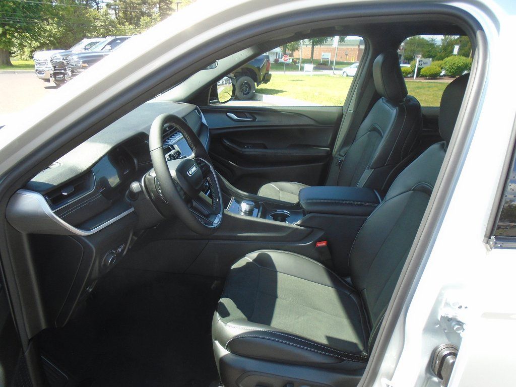 2025 Jeep Grand Cherokee L Altitude - Photo 8