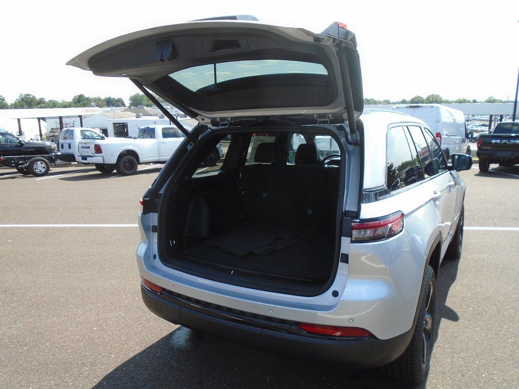 2025 Jeep Grand Cherokee Limited - Photo 16