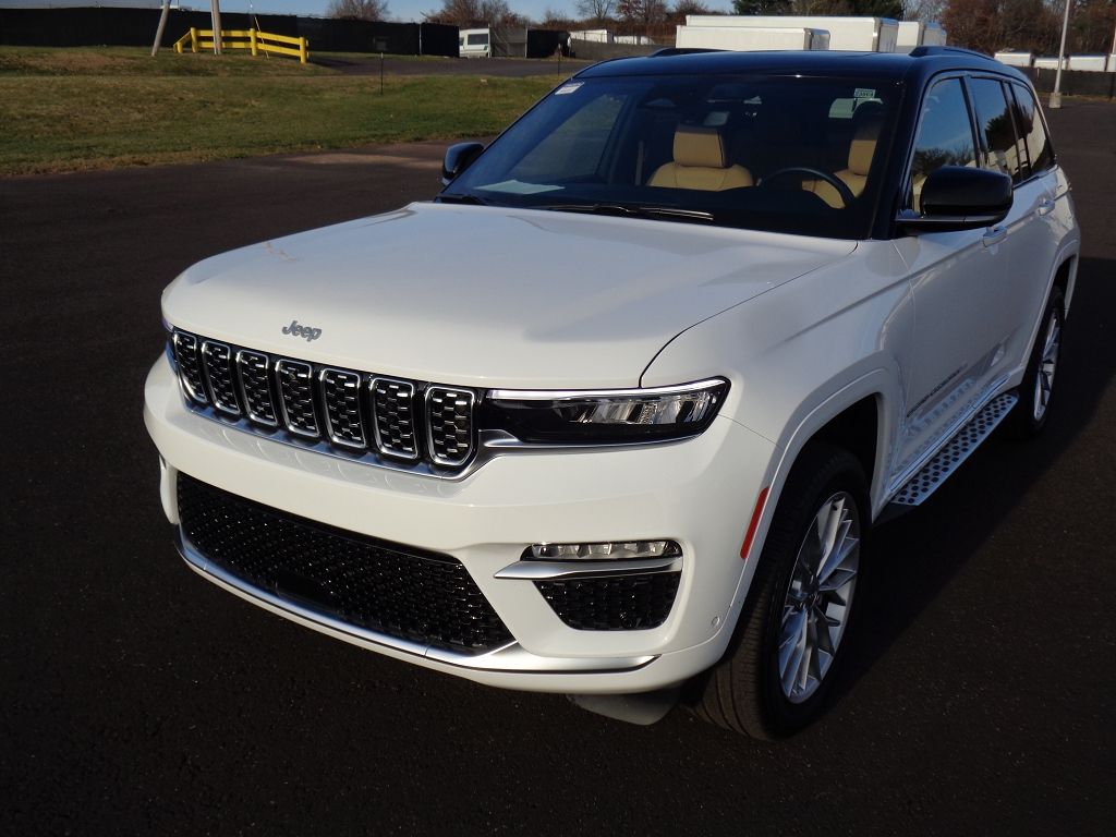 2024 Jeep Grand Cherokee Summit photo 4