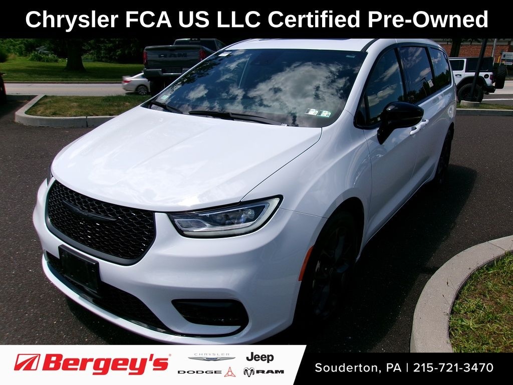 Certified 2025 Chrysler Pacifica Limited Minivan/Van