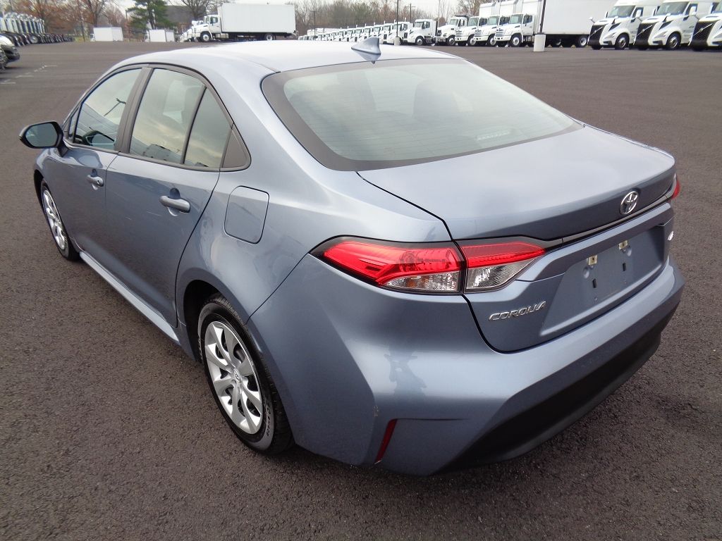 2023 Toyota Corolla LE photo 3