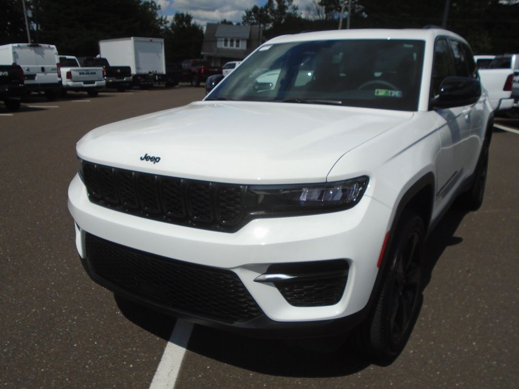 2023 Jeep Grand Cherokee Altitude X photo 2