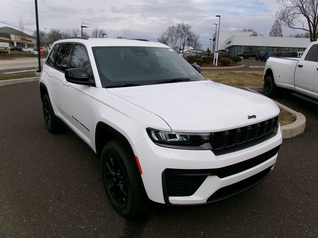 New 2026 Jeep Grand Cherokee Laredo Sport Utility