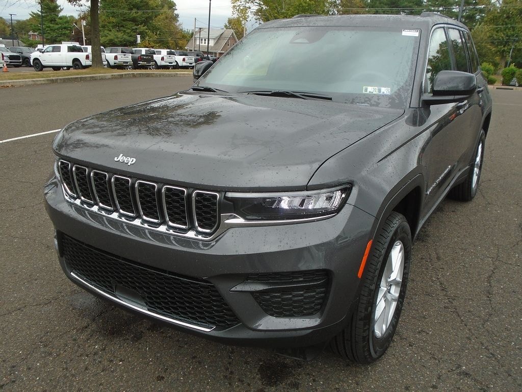 New 2025 Jeep Grand Cherokee Laredo X Sport Utility