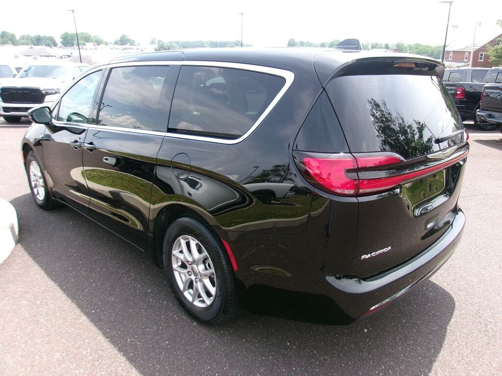 Certified 2024 Chrysler Pacifica Touring L Minivan/Van