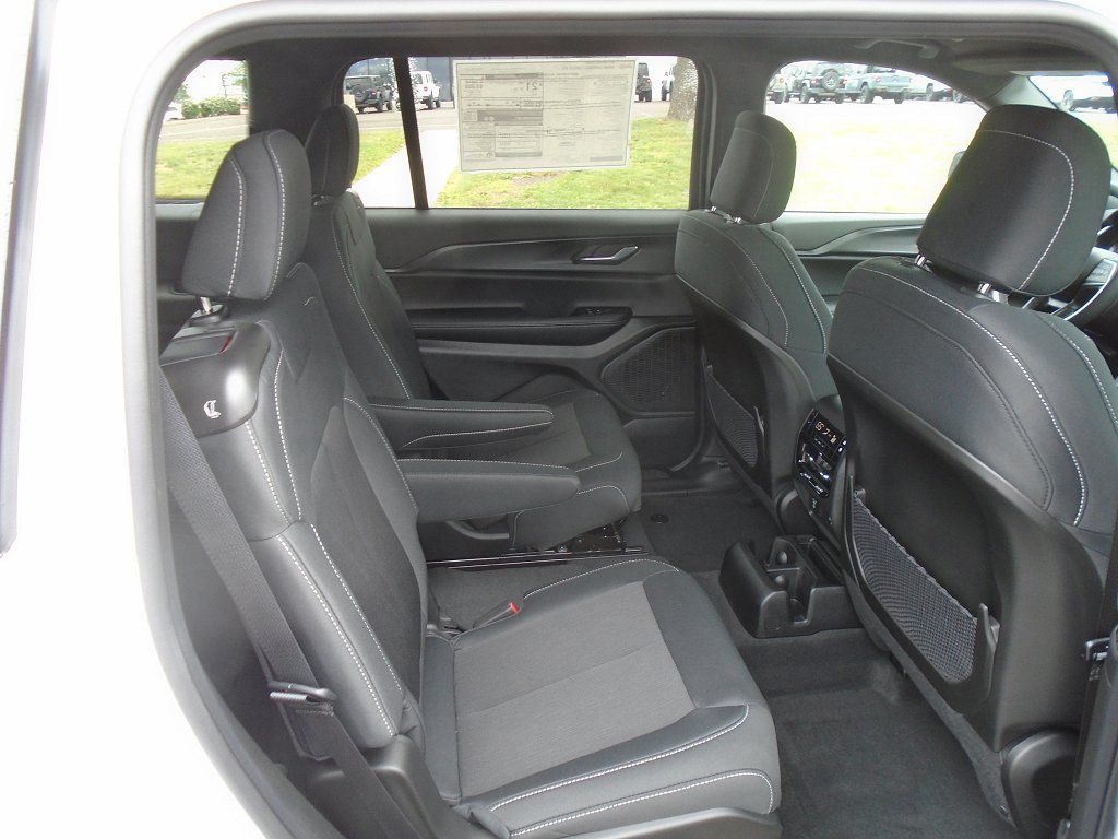2025 Jeep Grand Cherokee L Laredo - Photo 10