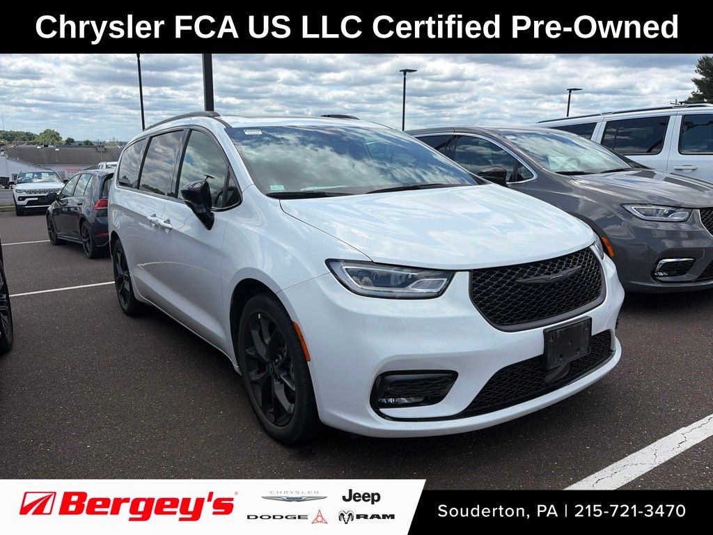 Certified 2025 Chrysler Pacifica Limited Minivan/Van