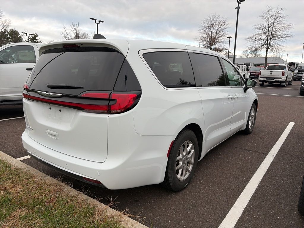 Certified 2024 Chrysler Pacifica Touring L Minivan/Van