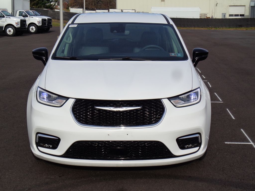 2024 Chrysler Pacifica Touring L photo 4