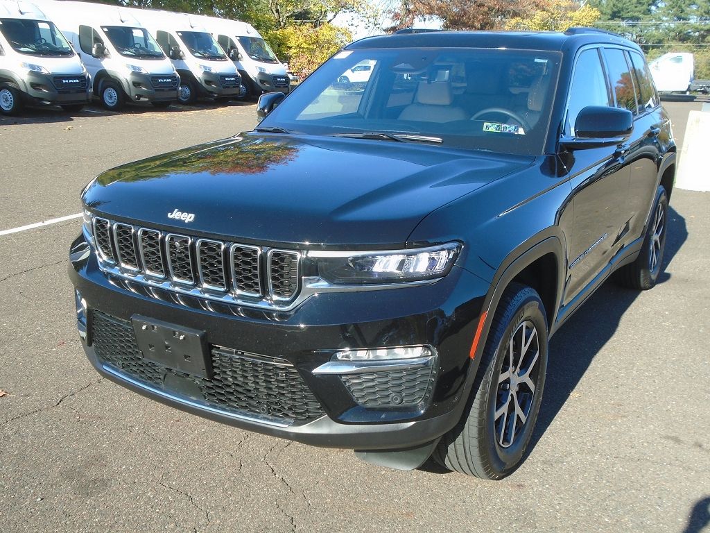 2024 Jeep Grand Cherokee Limited photo 2