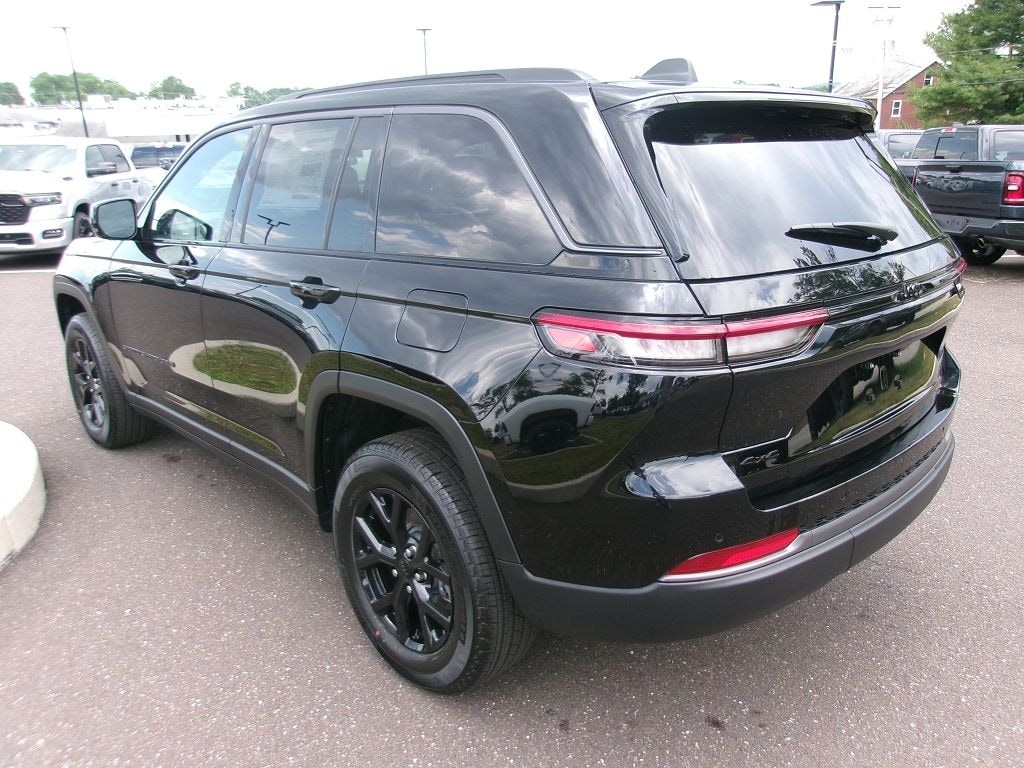 New 2026 Jeep Grand Cherokee Altitude Sport Utility