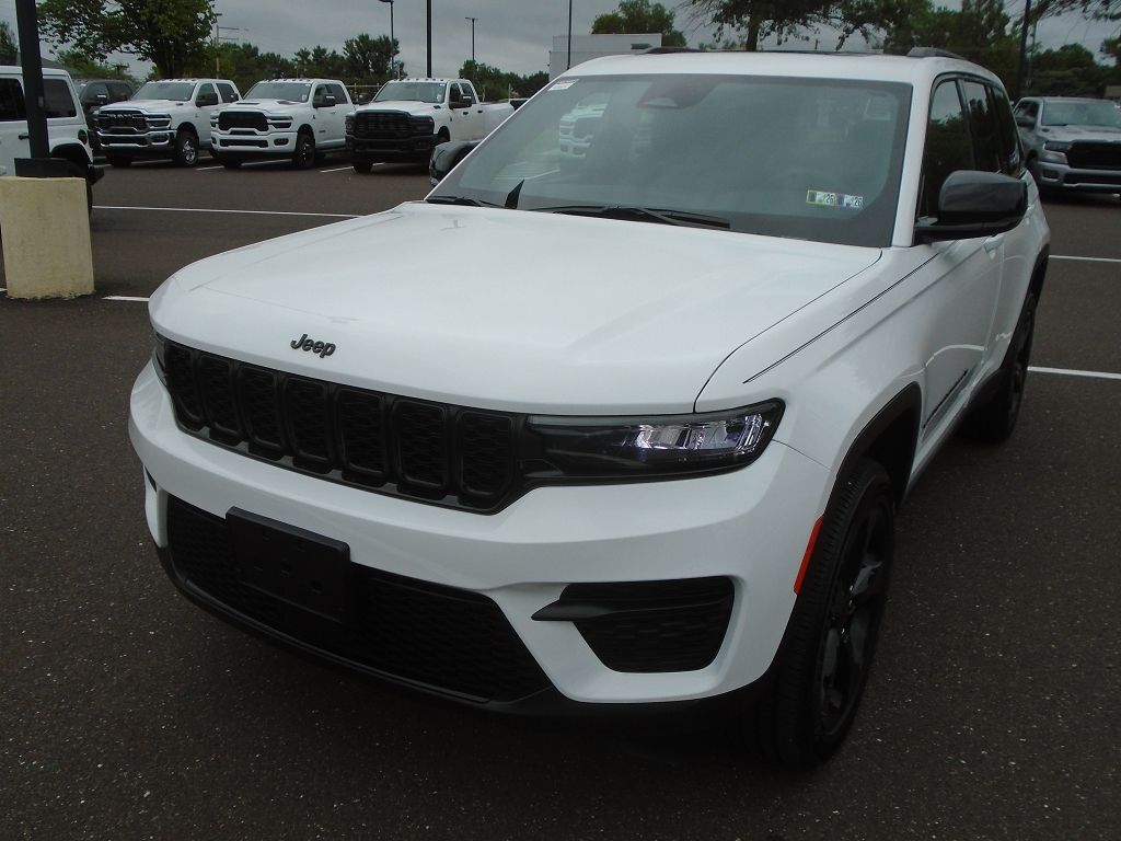 2025 Jeep Grand Cherokee Altitude X photo 4