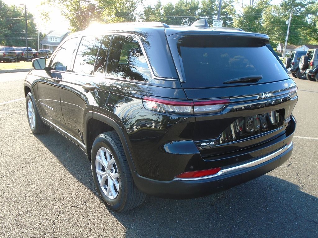 2022 Jeep Grand Cherokee Limited photo 2