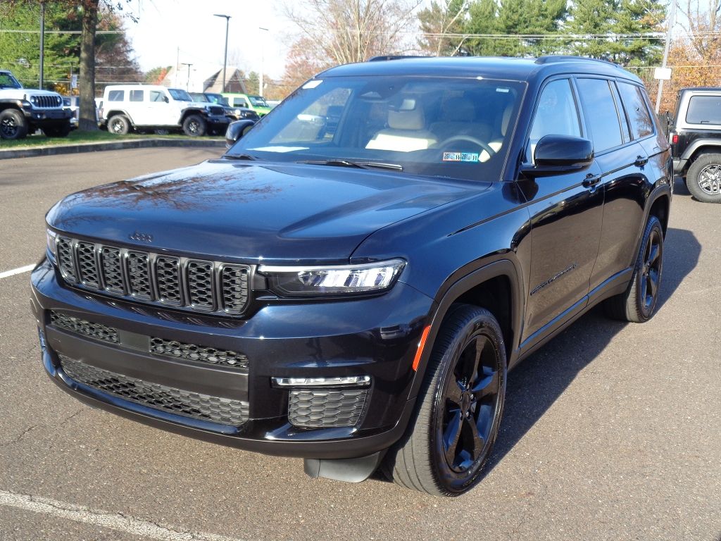 2024 Jeep Grand Cherokee Limited photo 2
