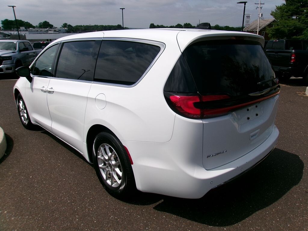 Certified 2025 Chrysler Pacifica Select Minivan/Van