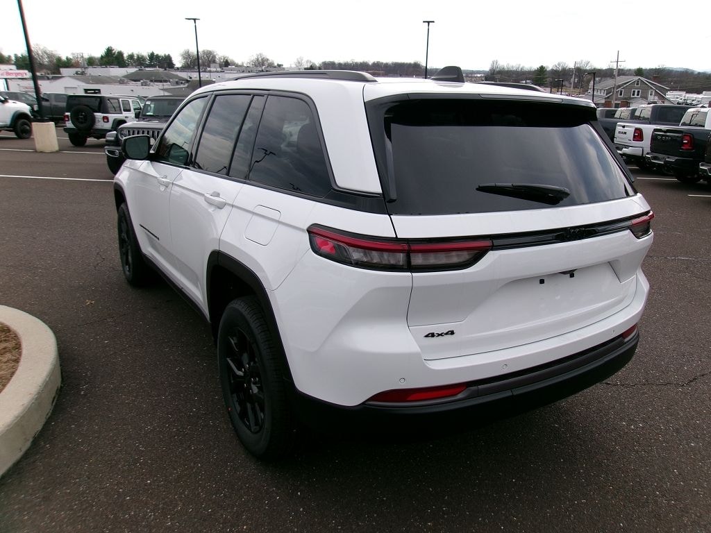 New 2026 Jeep Grand Cherokee Laredo Sport Utility