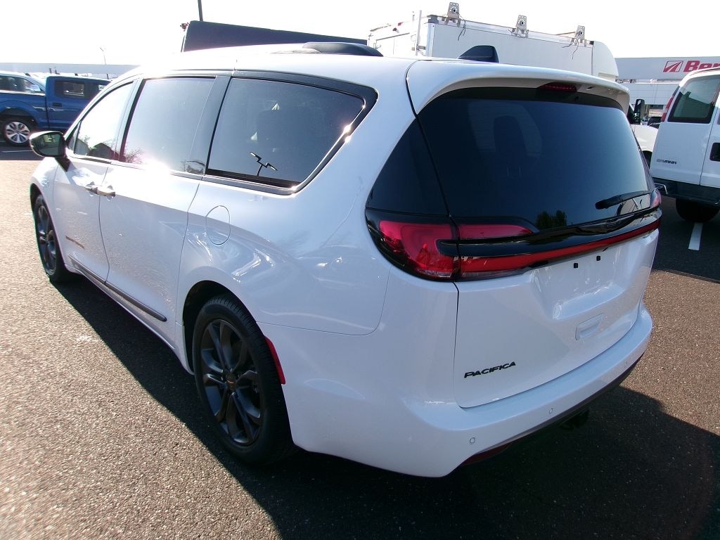 Certified 2024 Chrysler Pacifica Touring L Minivan/Van
