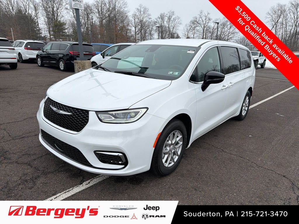 2026 Chrysler Pacifica Select's photo