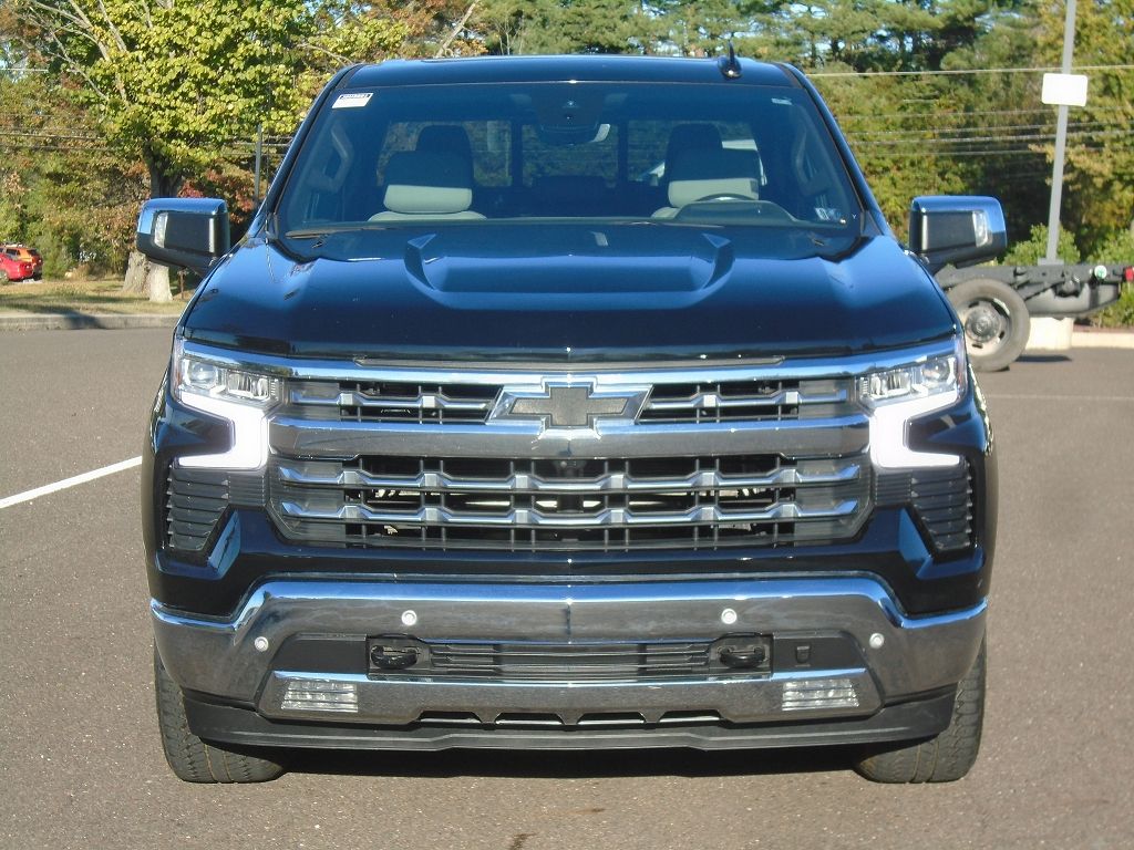 2023 Chevrolet Silverado 1500 LTZ photo 3