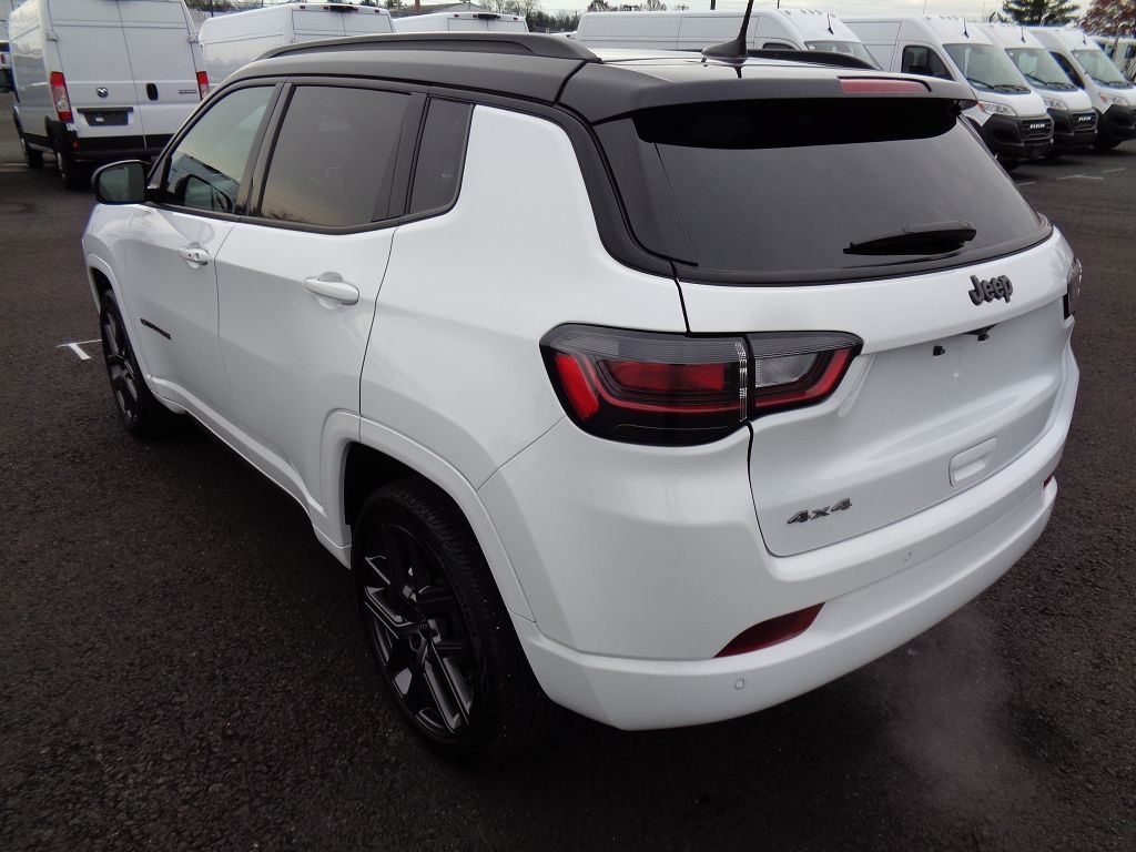 2024 Jeep Compass Limited photo 2