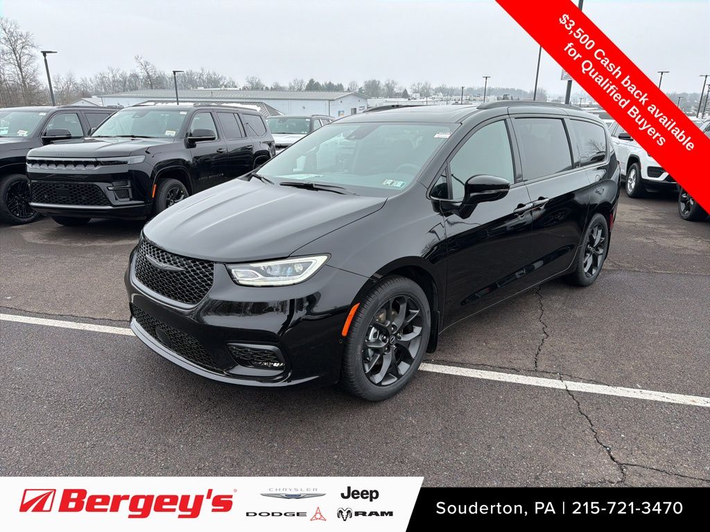 2026 Chrysler Pacifica Limited's photo