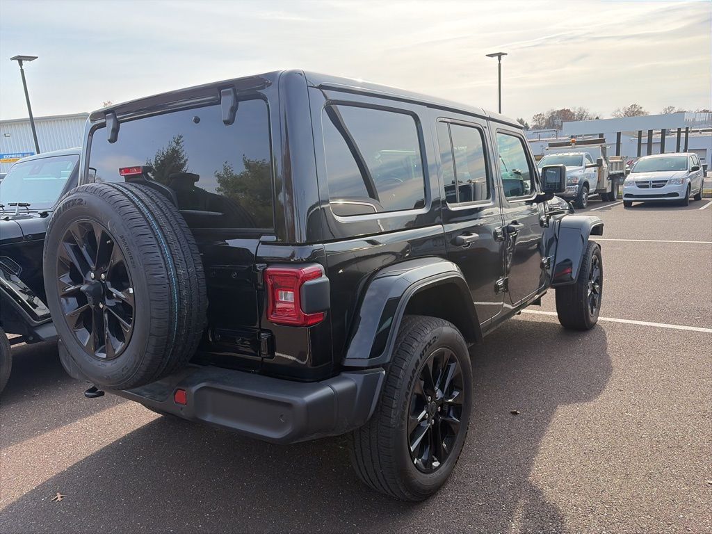 2025 Jeep Wrangler Sahara 4xe photo 4