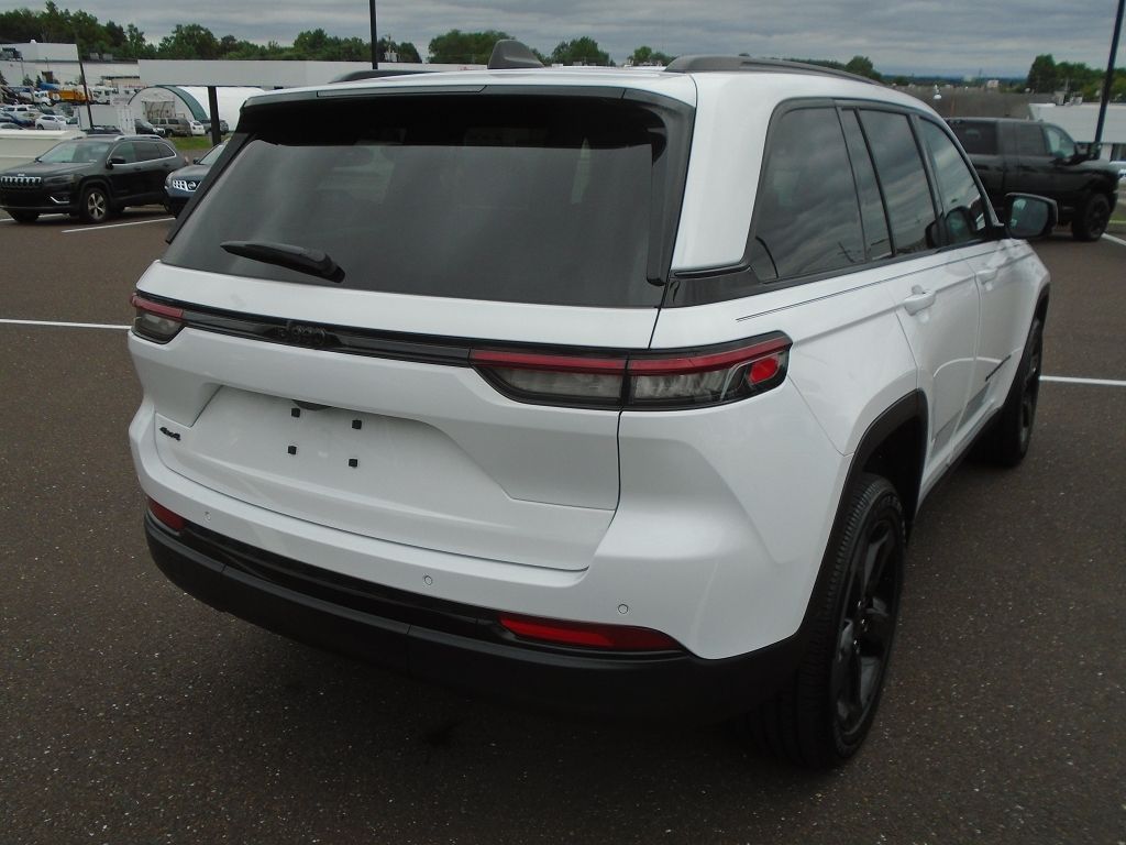 2025 Jeep Grand Cherokee Altitude X photo 2