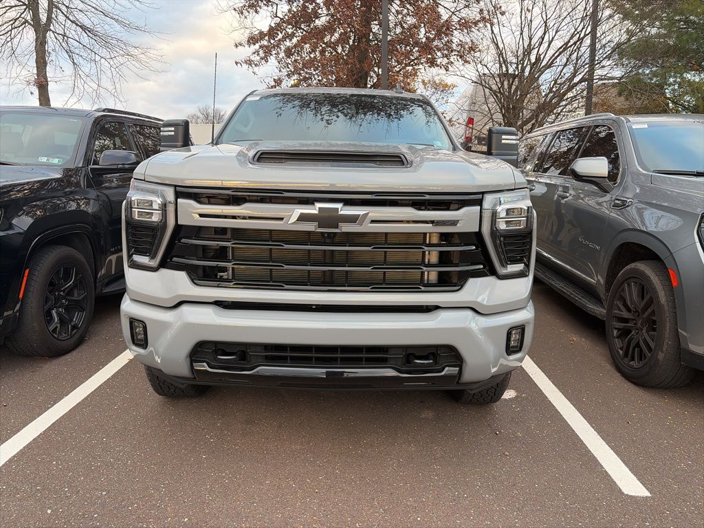 2024 Chevrolet Silverado 2500HD LT photo 2
